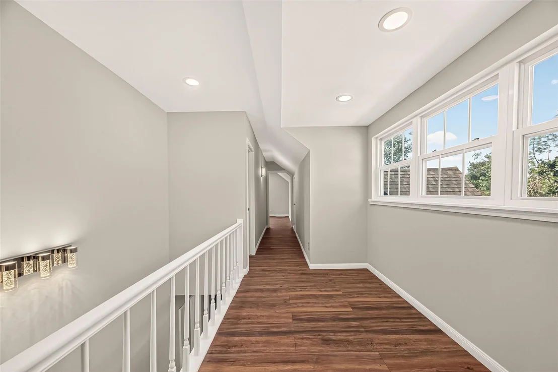 Photo of 418 N Wilcrest Drive