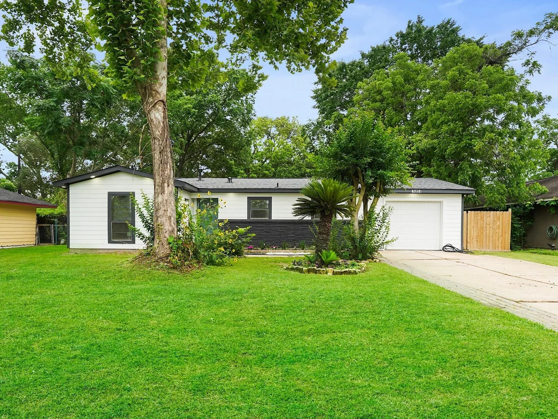 Photo of 5203 Brookmeade Drive