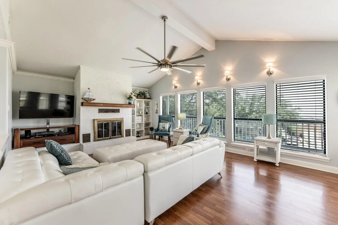 Photo of 180 W Lake Circle