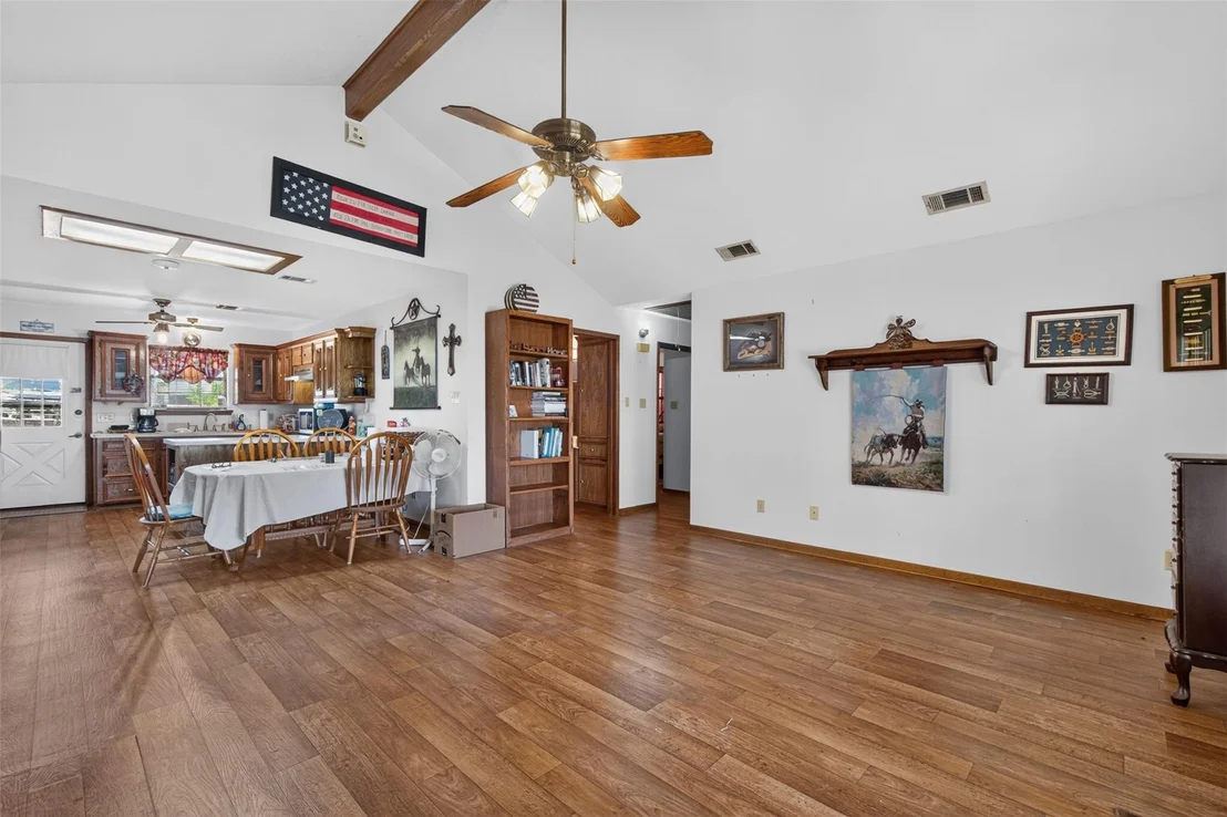 Photo of 281 Lakeshore N