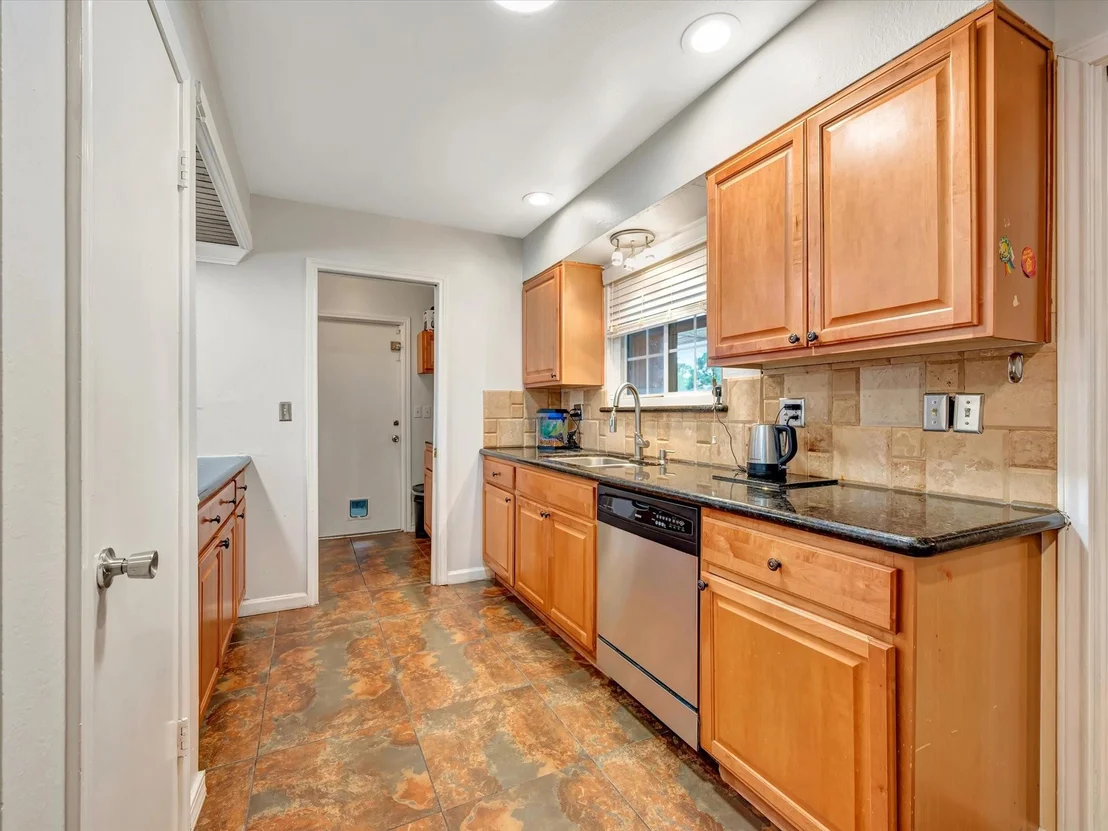 Photo of 1615 Redway Lane