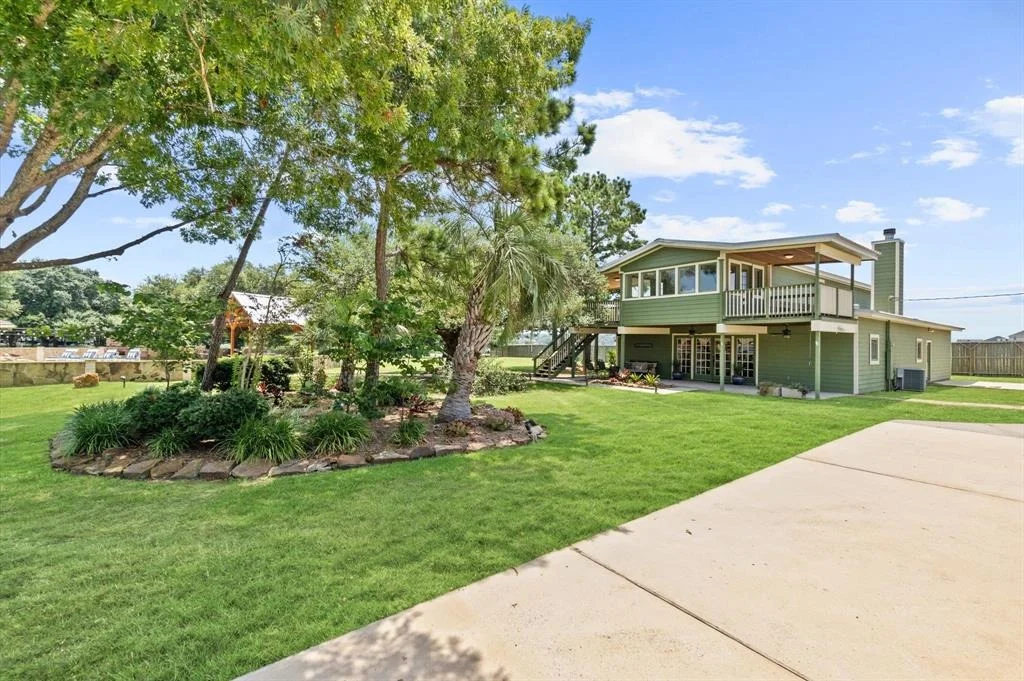 Photo of 11008 Hillside Drive