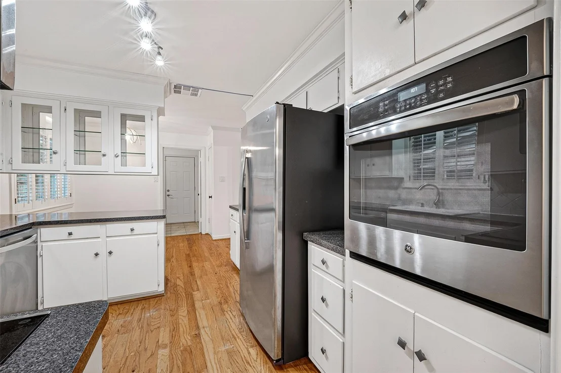 Photo of 5006 Creekbend Drive