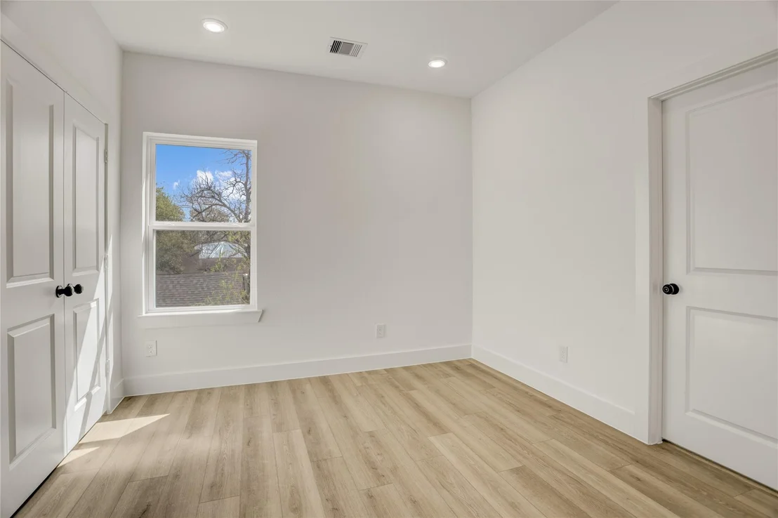 Photo of 9602 Burden Street