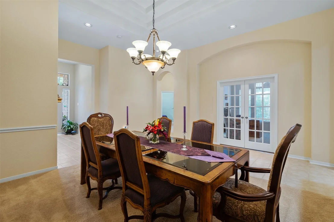 Photo of 122 S Evangeline Oaks Circle