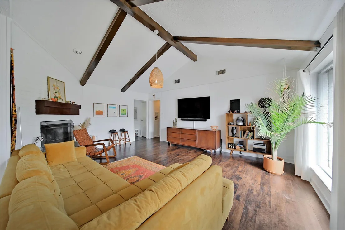 Photo of 323 Gentilly Drive