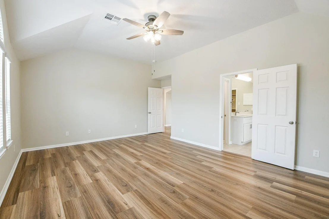 Photo of 815 Robins Way