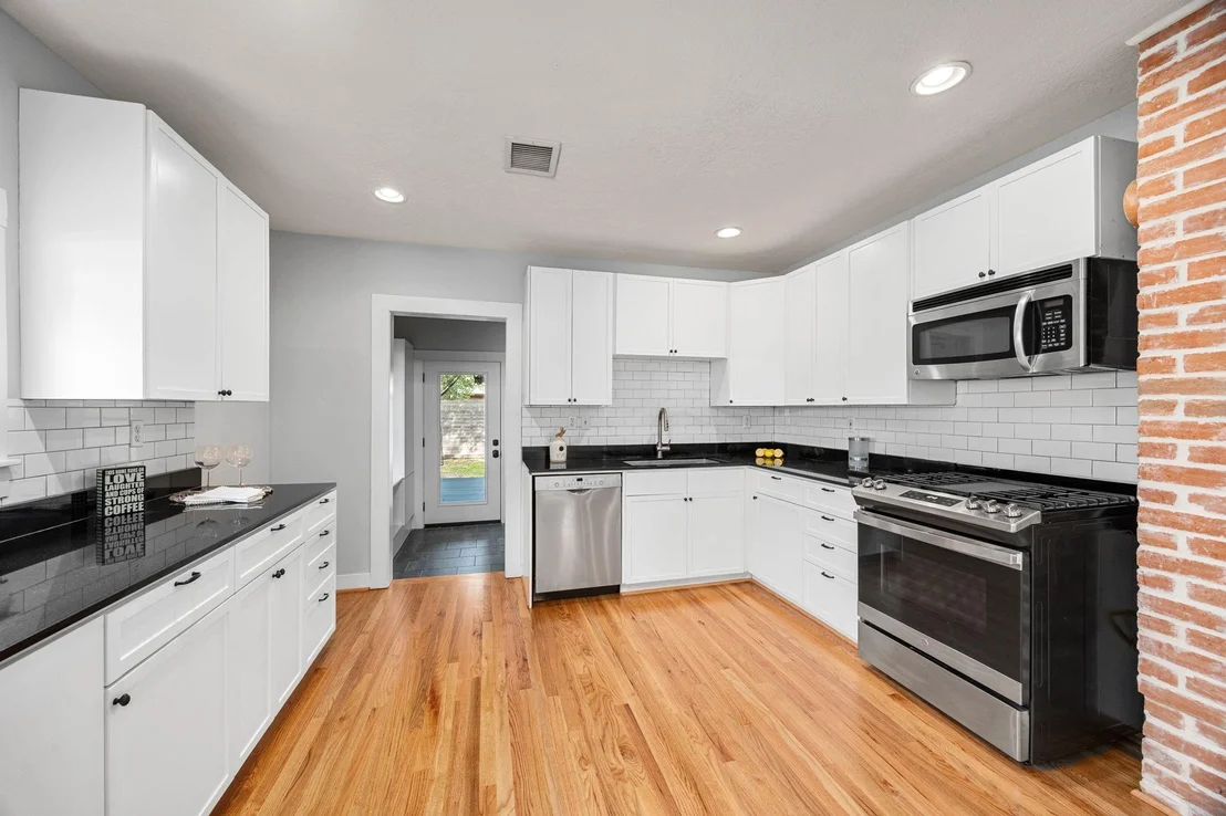 Photo of 1131 Walling Street