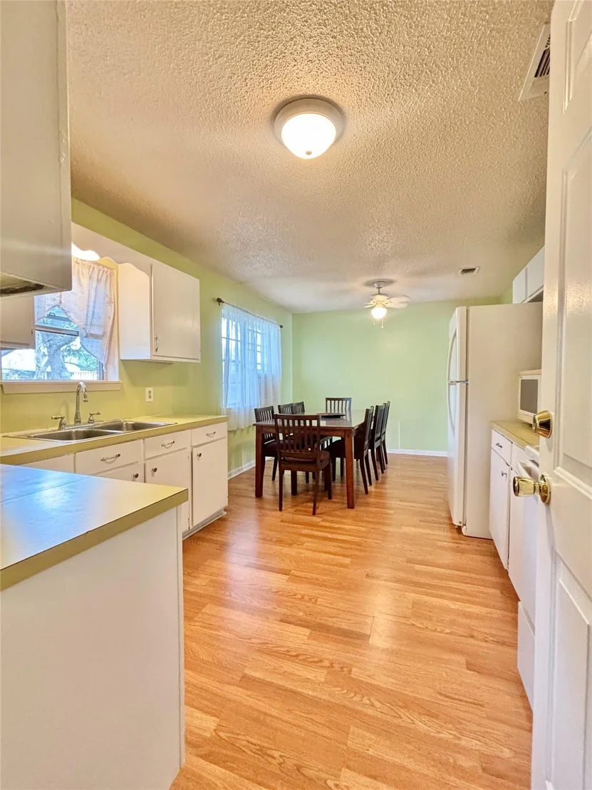 Photo of 1615 Meadowview Drive