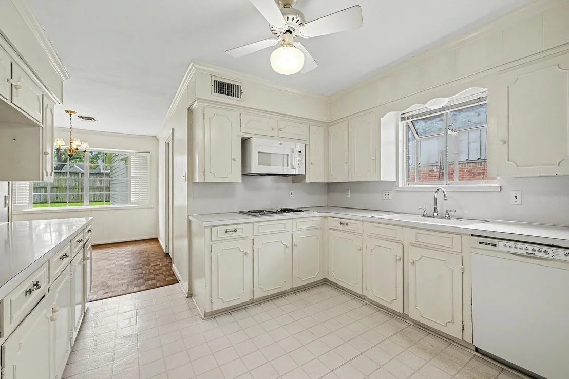 Photo of 7827 Meadowbriar Lane