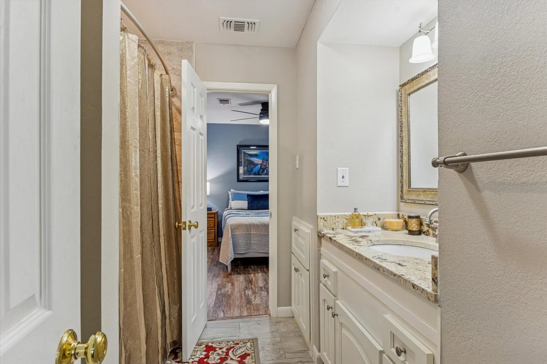 Photo of 10902 Mullins Drive