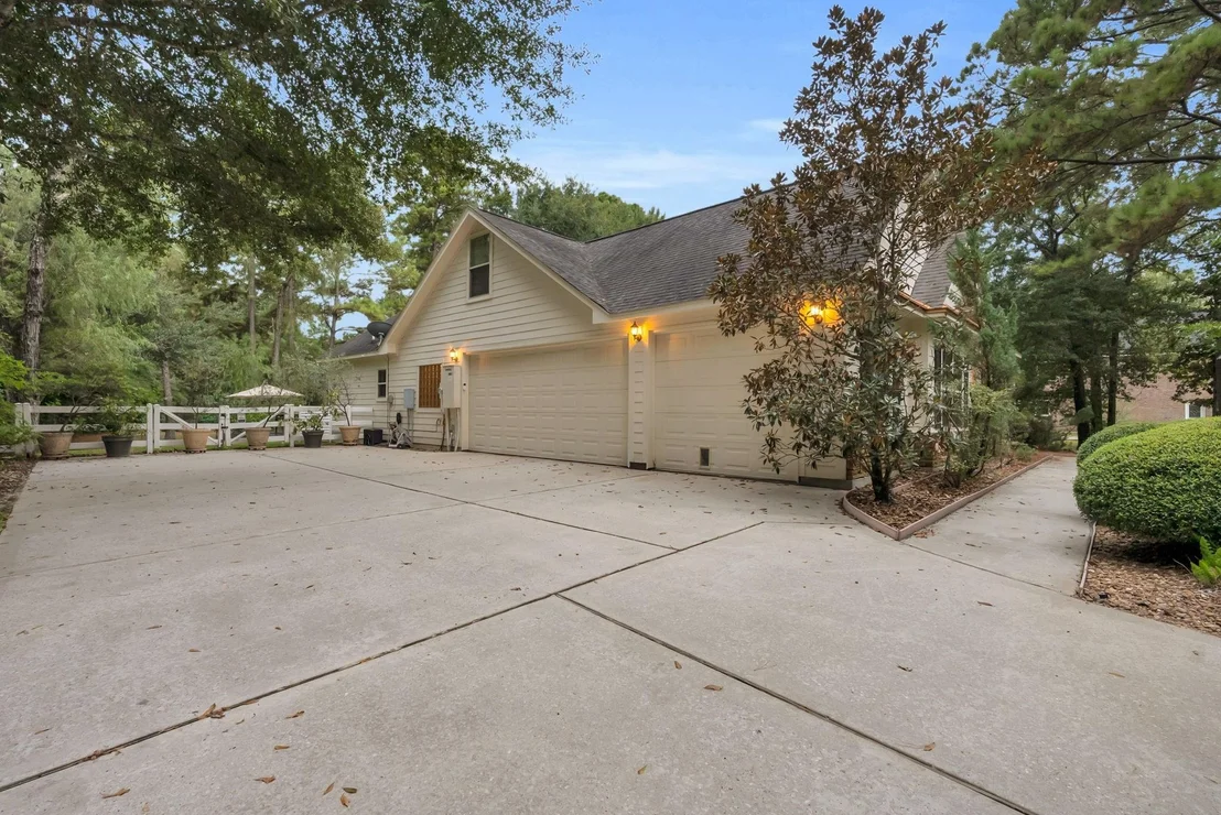 Photo of 11716 Great Oak Boulevard