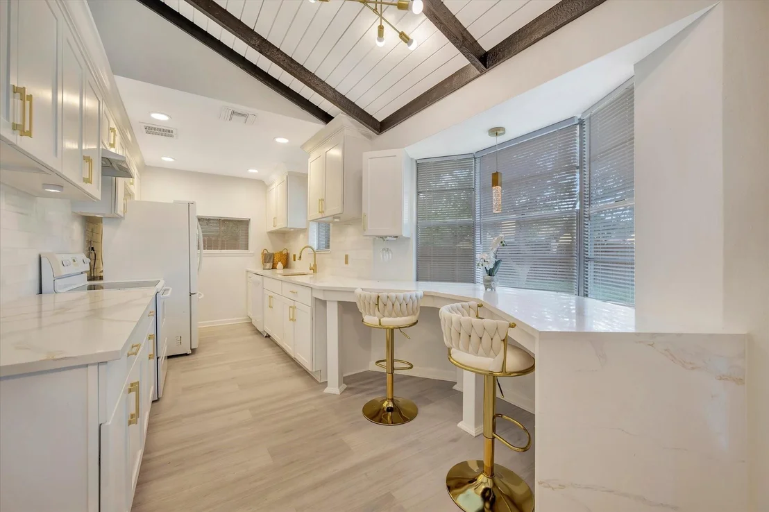 Photo of 910 Beachcomber Lane