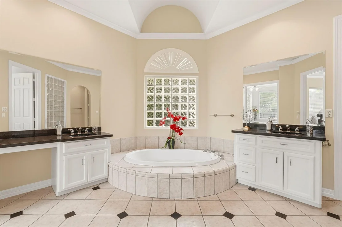 Photo of 5002 Regency Drive