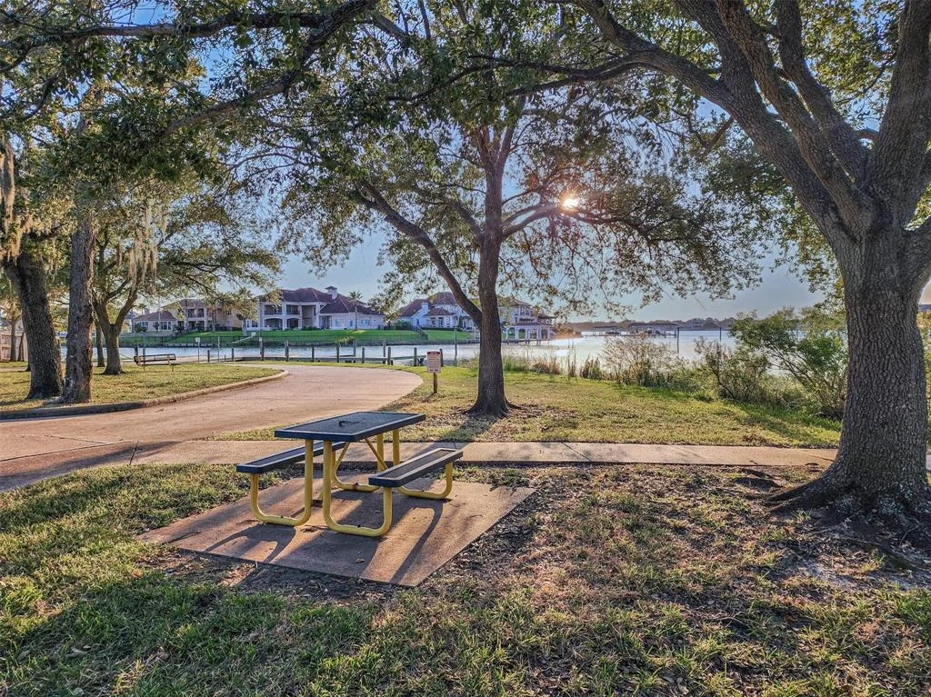 Photo of 4102 Lakepointe Forest Drive