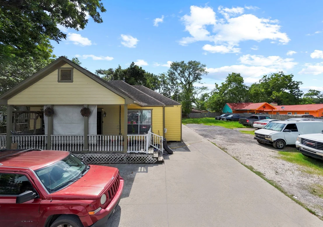 Photo of 8205 Appleton