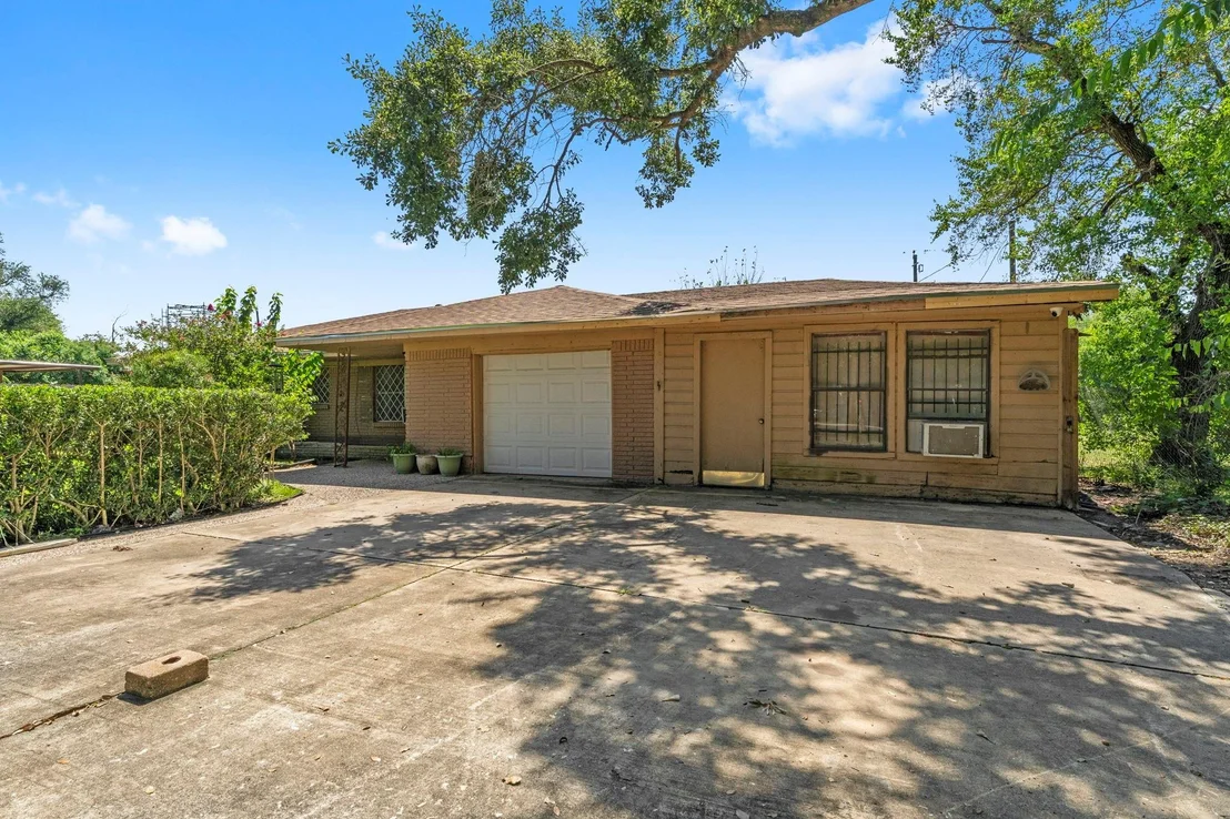 Photo of 814 Isetta Lane