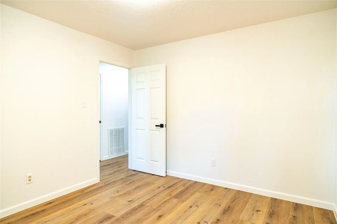 Photo of 10907 Sharpview Drive