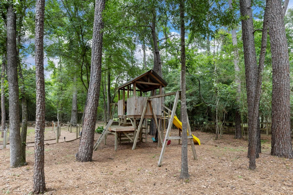 Photo of 10810 Lake Windcrest