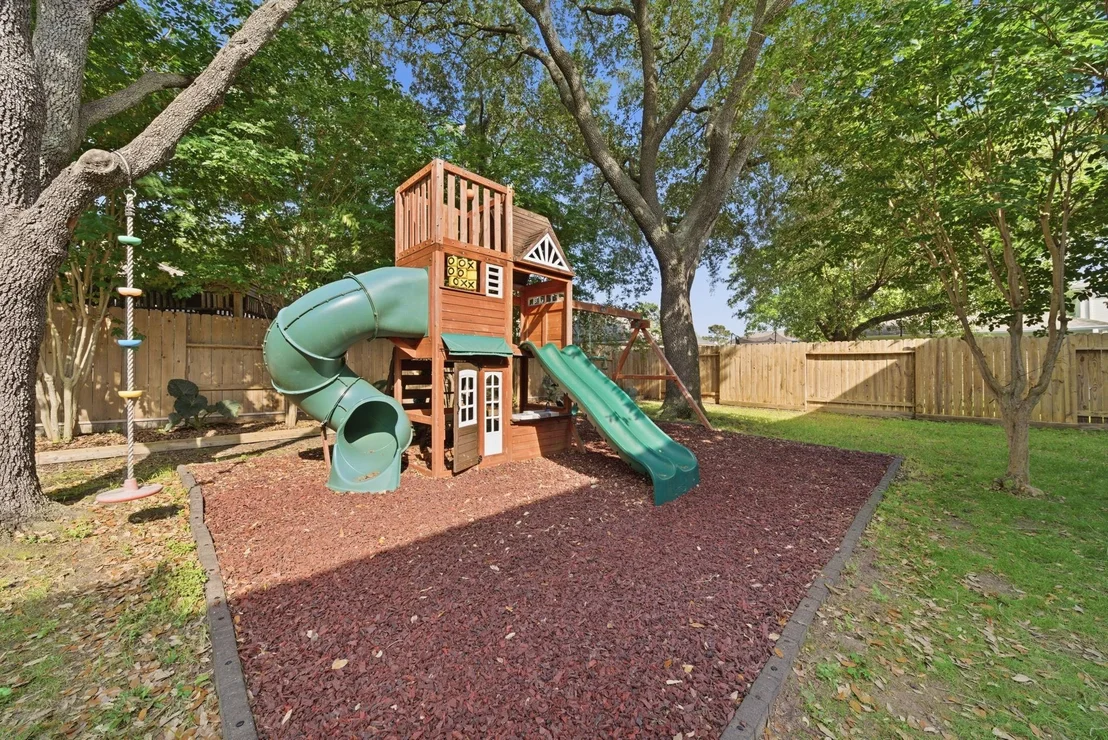 Photo of 815 Sierra Lake Drive