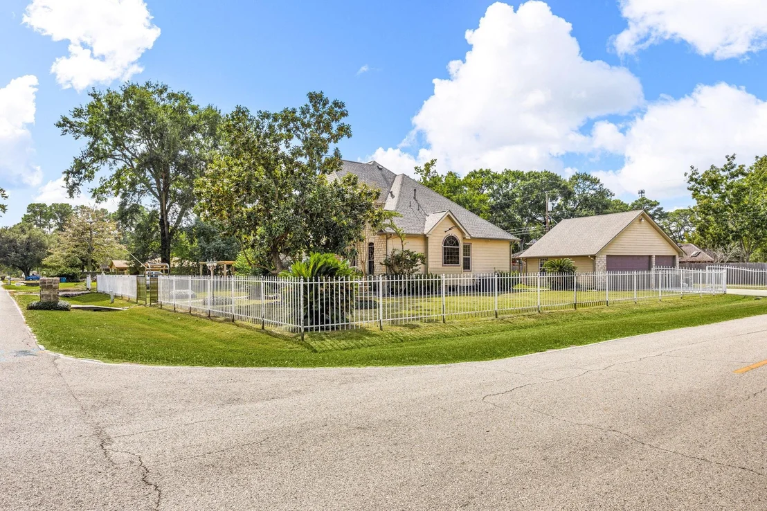 Photo of 21427 Tophill Drive
