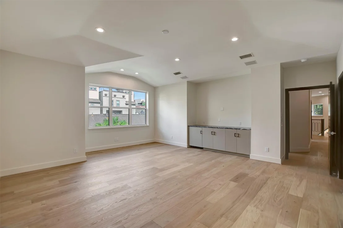 Photo of 4316 Dickson Street