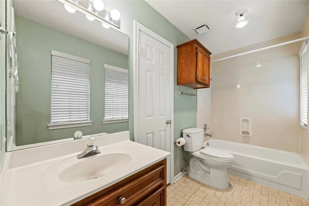 Photo of 1015 Deerfield Road