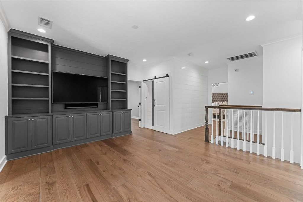 Photo of 184 W Shadowpoint Circle