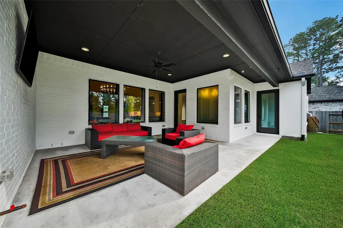 Photo of 16011 Bonjour Boulevard
