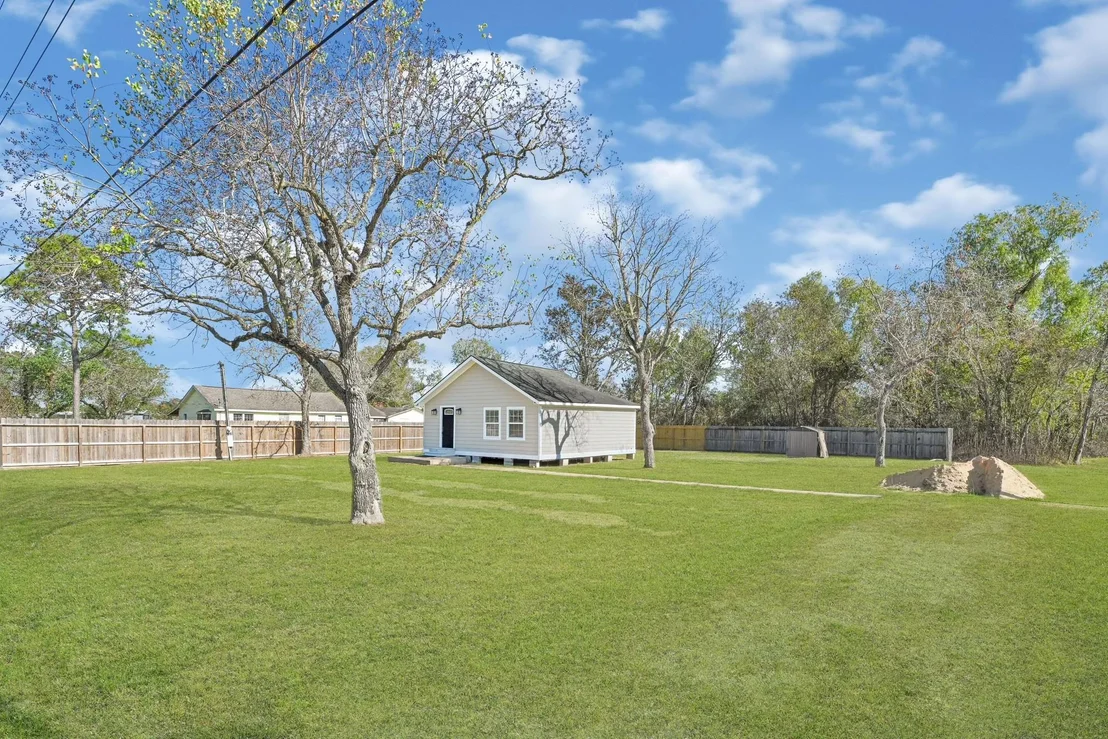 Photo of 2113 Cemetery Road