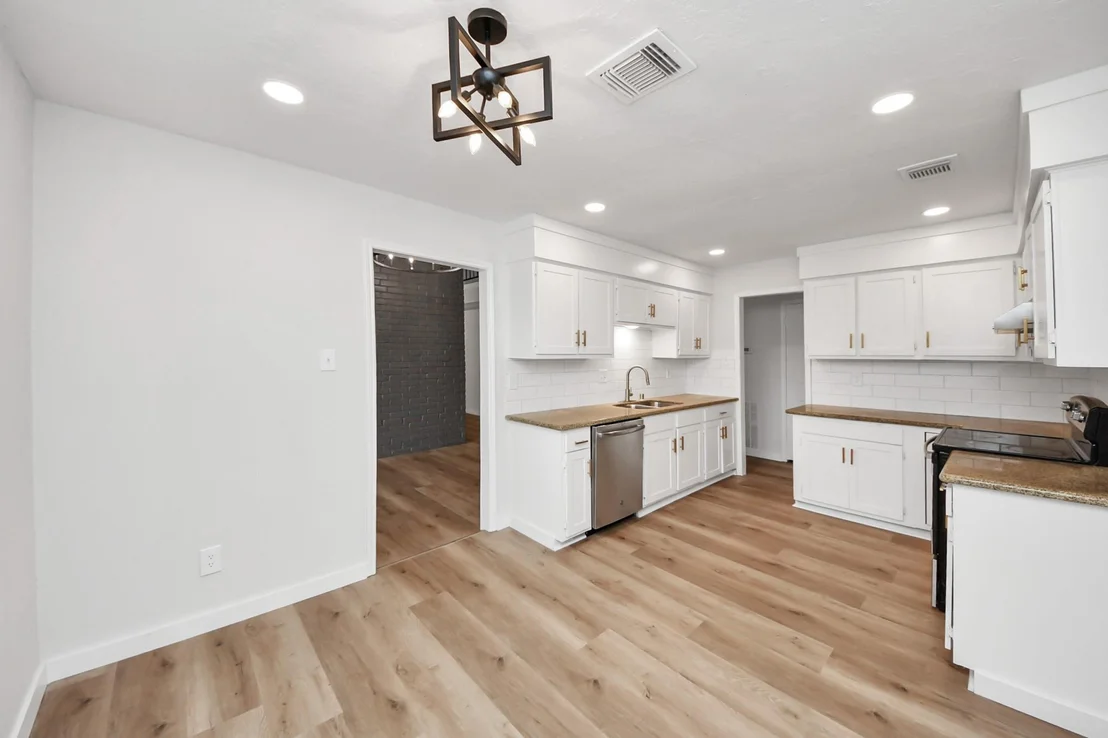 Photo of 718 Land Grant Drive