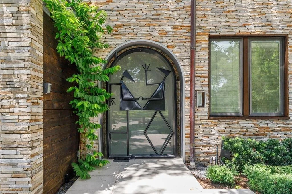 Photo of 2320 Blue Bonnet Boulevard