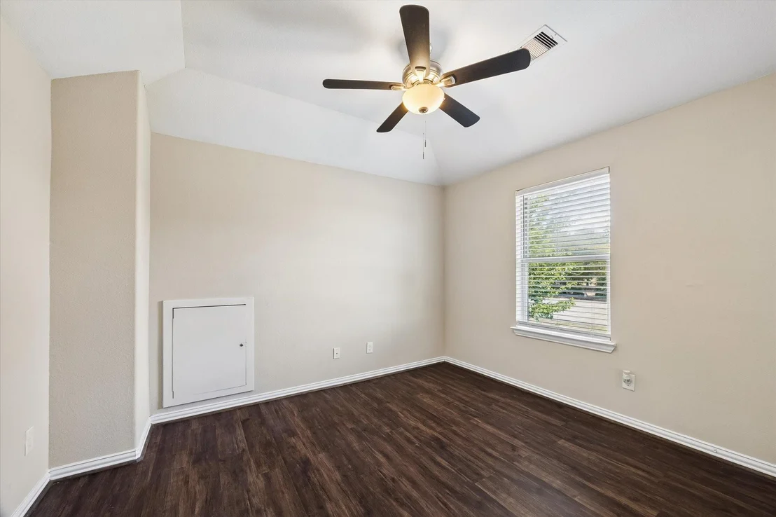 Photo of 660 Oak Circle Drive E