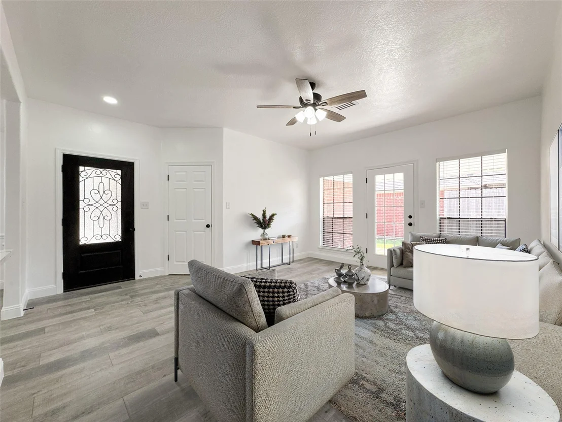 Photo of 406 Bluebird Lane