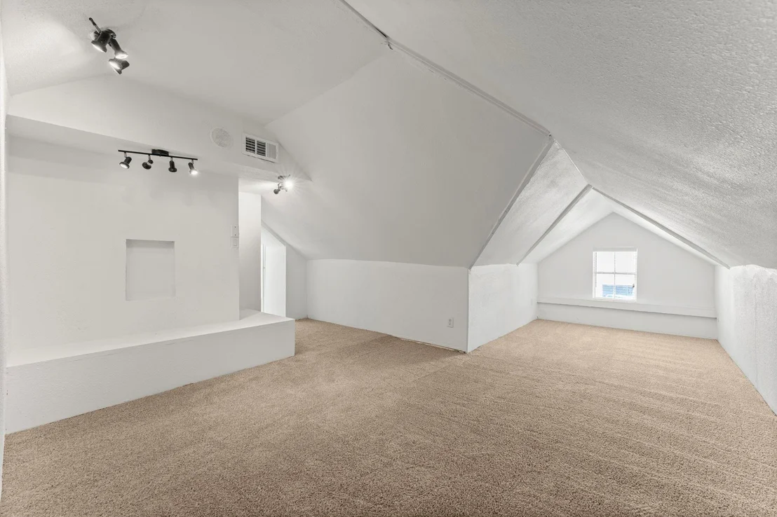 Photo of 1678 Beaconshire Road