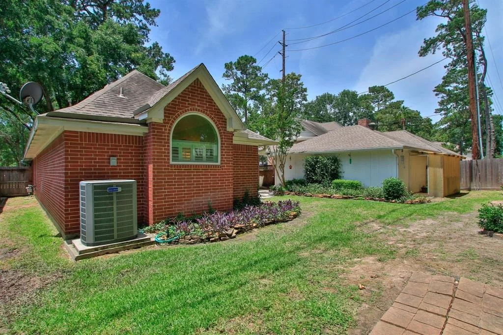 Photo of 16526 Avenfield Road