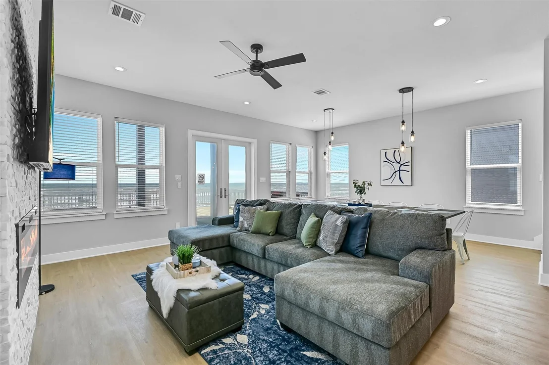 Photo of 16728 West Beach Road