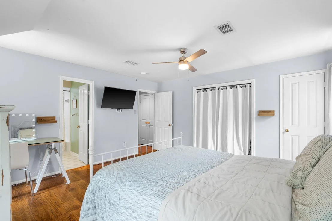 Photo of 15 S Piney Plains Circle