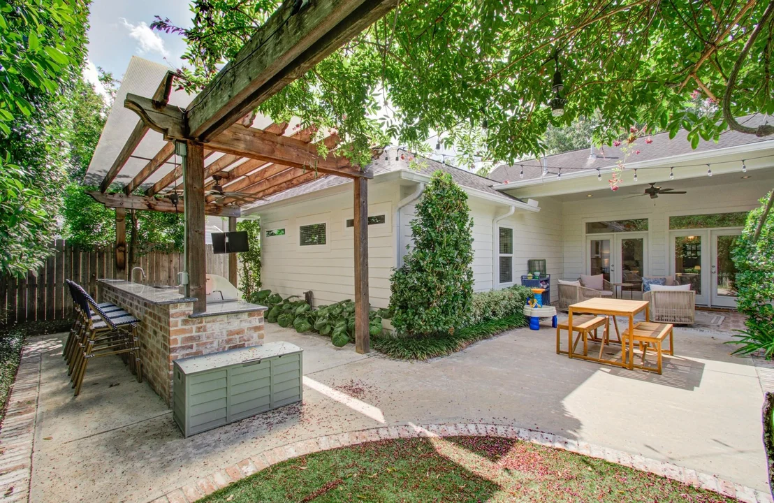 Photo of 1722 Chippendale Road
