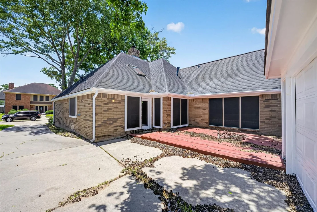 Photo of 5931 Thom Road