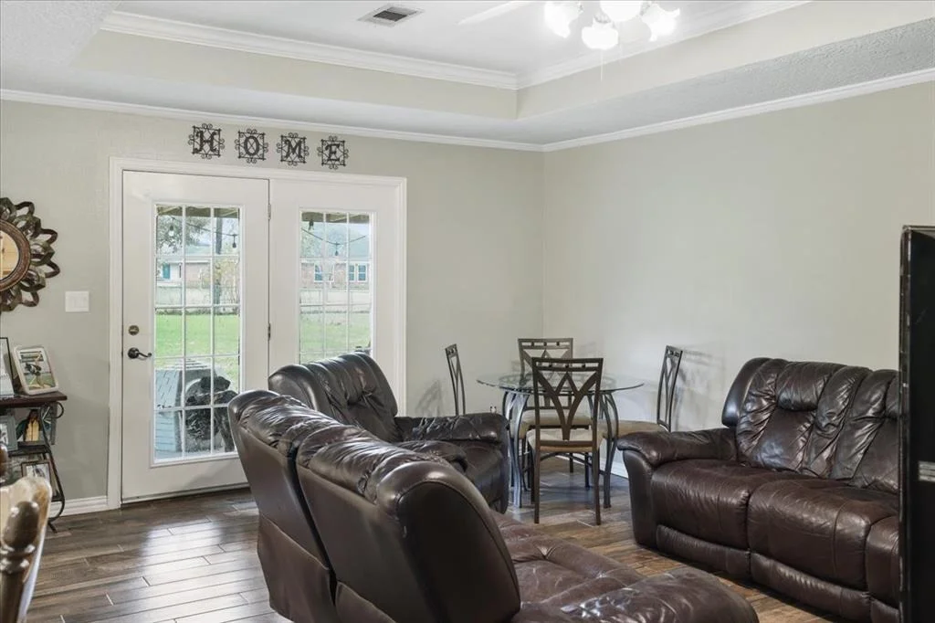 Photo of 505 Meadowlark Lane