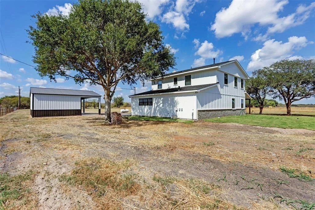 Photo of 2129 Lezak Road
