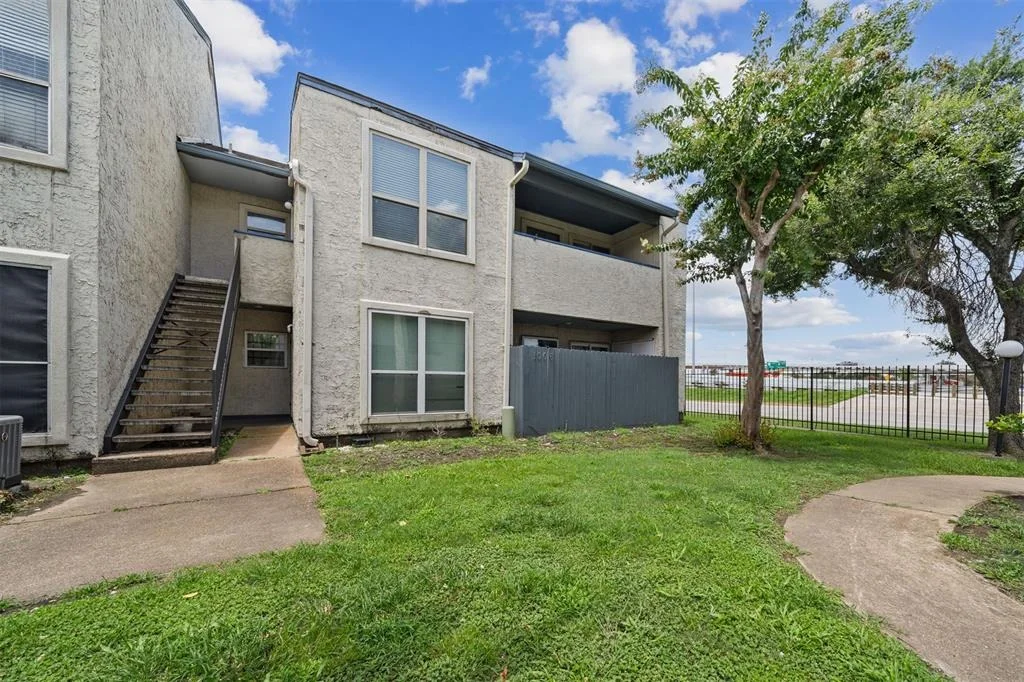 Photo of Unit 1007 at 7313 Gulf Freeway