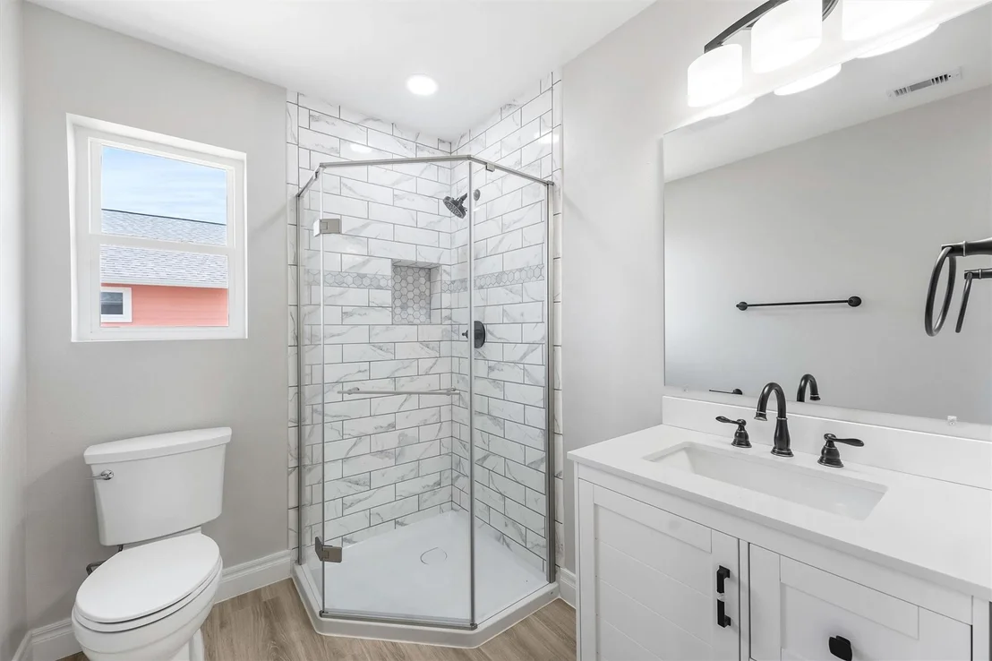 Photo of 234 Bay Avenue