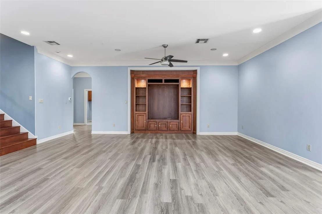 Photo of 2535 Broadway Street