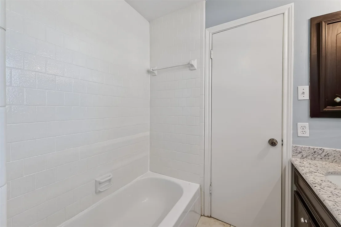 Photo of 1015 Oak Leaf Street