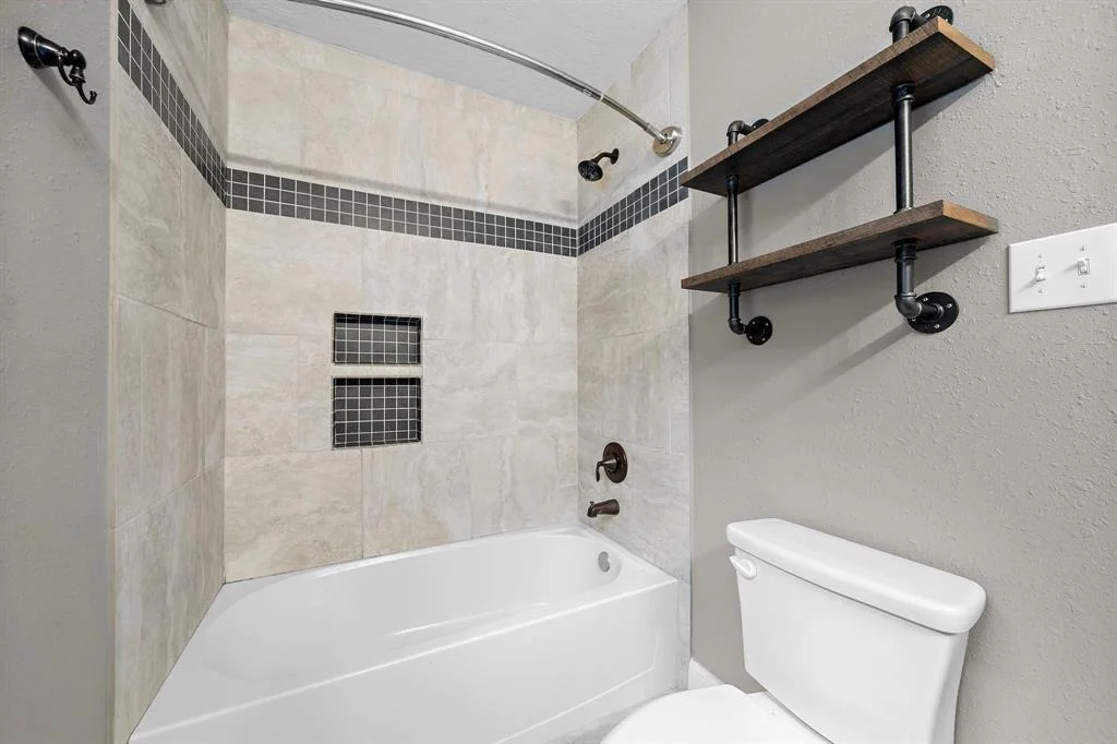 Photo of 1111 Robert Street
