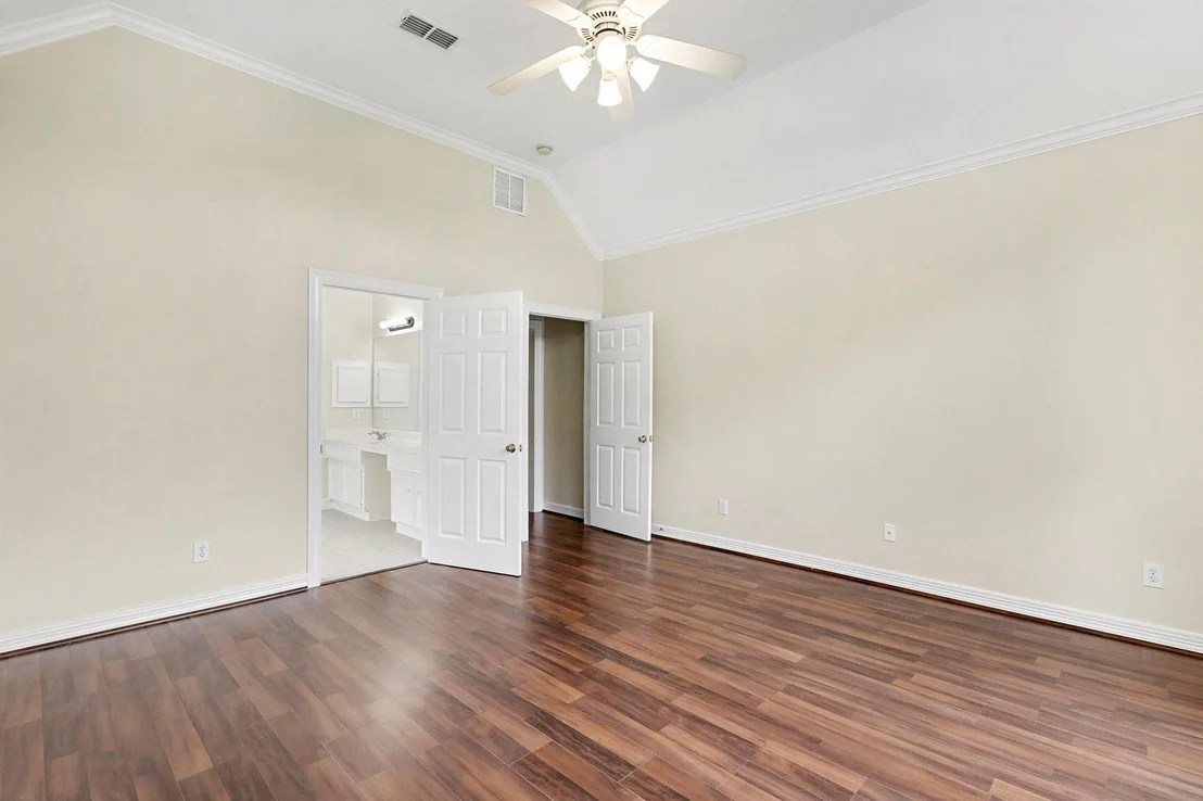 Photo of 240 Kettering Lane