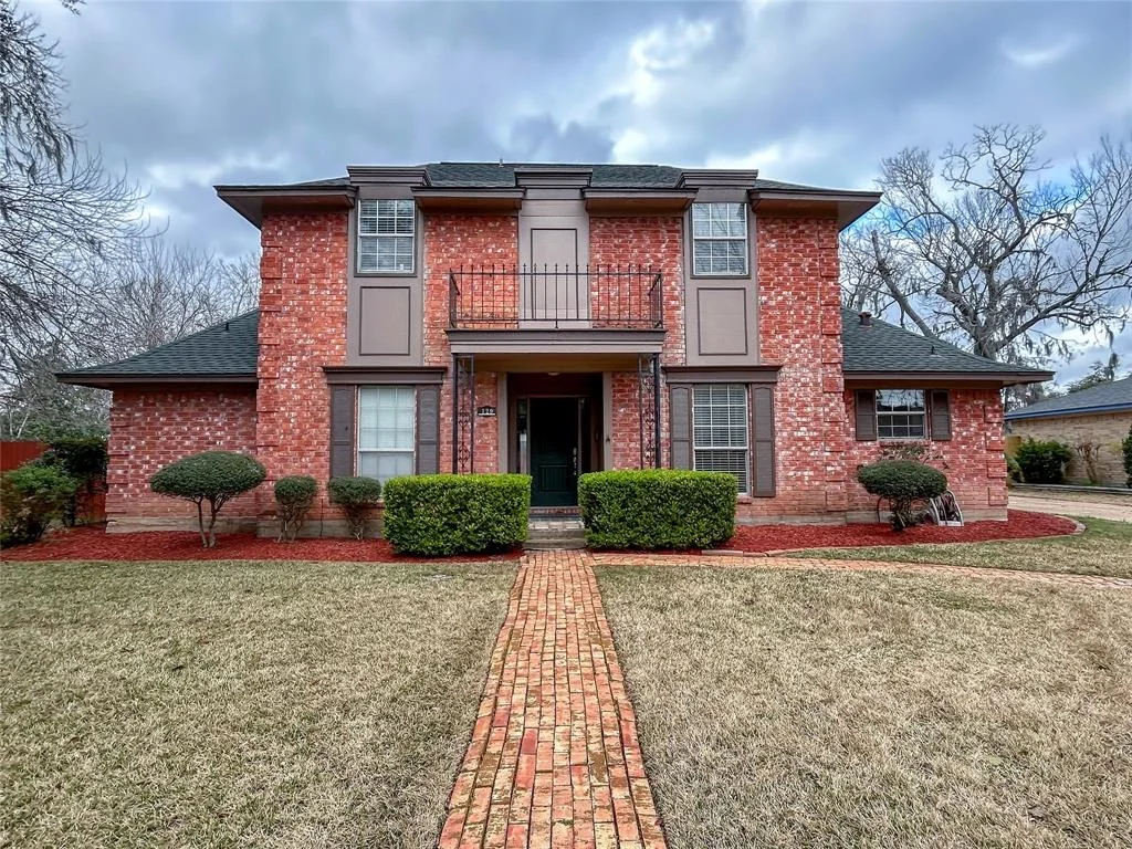Photo of 129 White Oak Drive