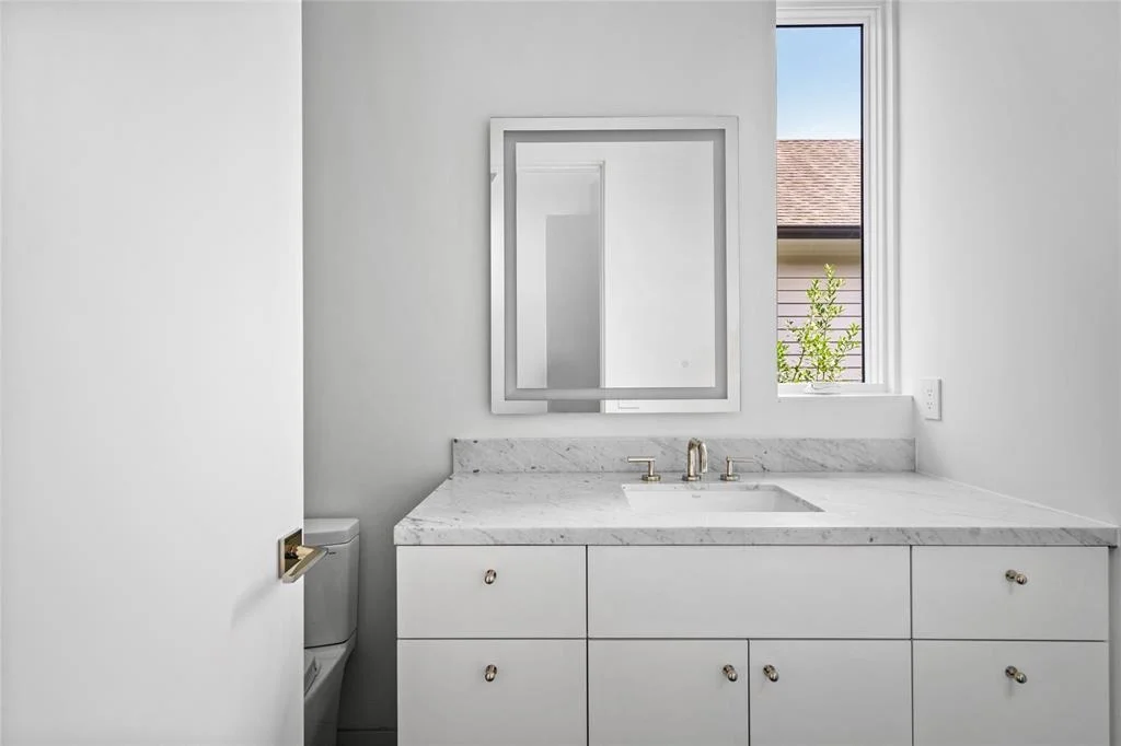Photo of 2215 Albans Road